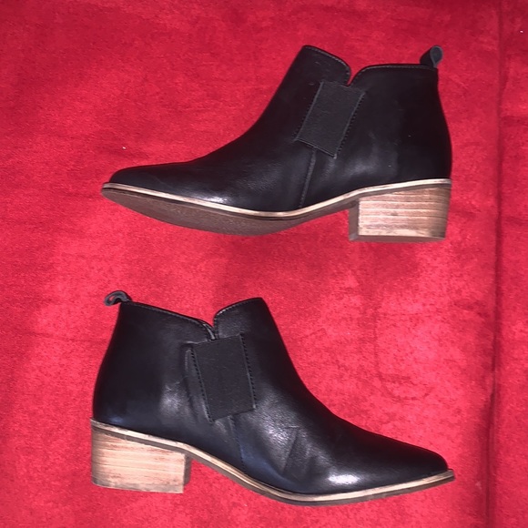 Charleston Shoe Co Middleton Black Leather Booties Sz 6 - Picture 6 of 10